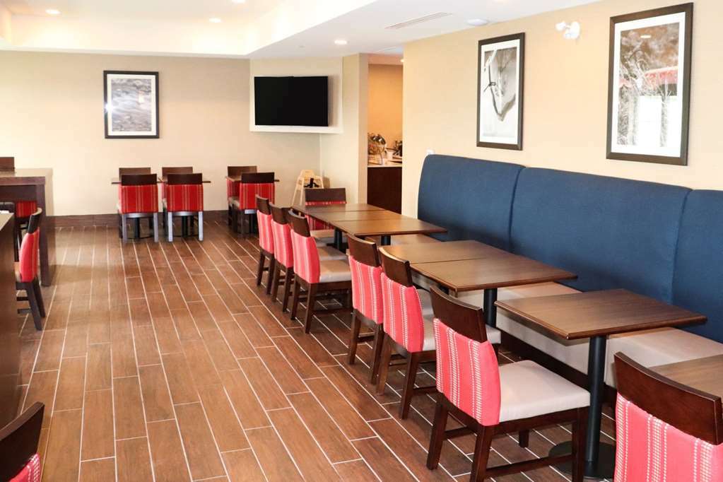 Comfort Inn & Suites Greater Napanee Restaurant photo